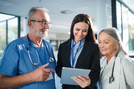 A healthcare administrator helping doctors